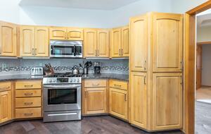 Elegant Escape Under the Pines - Sunriver, Oregon