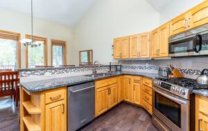 Elegant Escape Under the Pines - Sunriver, Oregon