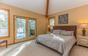 Elegant Escape Under the Pines - Sunriver, Oregon