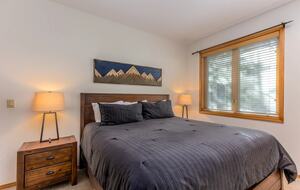 Elegant Escape Under the Pines - Sunriver, Oregon