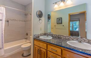 Elegant Escape Under the Pines - Sunriver, Oregon