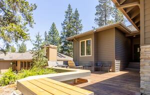 Elegant Escape Under the Pines - Sunriver, Oregon