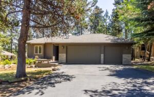 Elegant Escape Under the Pines - Sunriver, Oregon