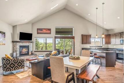 Elegant Whitefish Escape Near Downtown & Nature - Whitefish, Montana