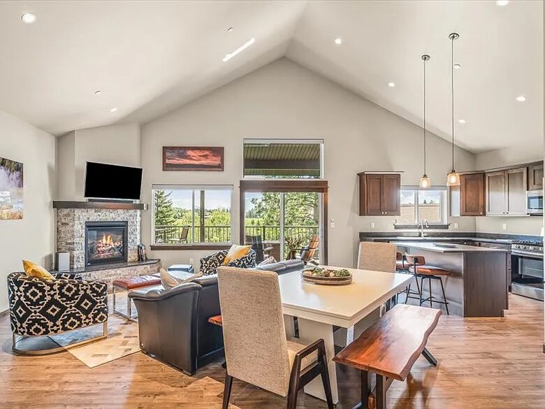 Elegant Whitefish Escape Near Downtown & Nature - Whitefish, Montana