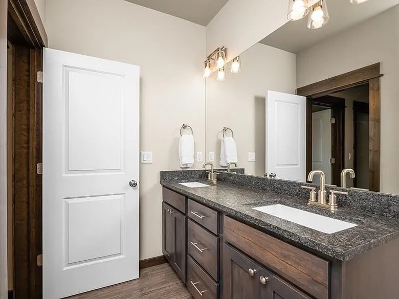 Elegant Whitefish Escape Near Downtown & Nature - Whitefish, Montana