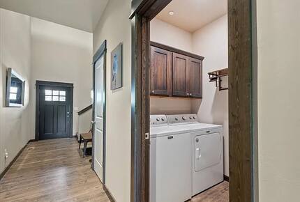 Elegant Whitefish Escape Near Downtown & Nature - Whitefish, Montana