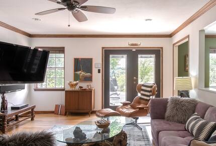 Refined Hill Country Retreat on 30 Acres - Driftwood, Texas