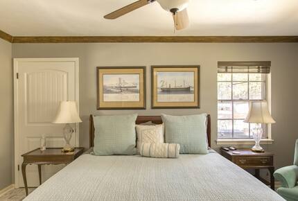 Refined Hill Country Retreat on 30 Acres - Driftwood, Texas