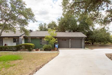 Refined Hill Country Retreat on 30 Acres - Driftwood, Texas
