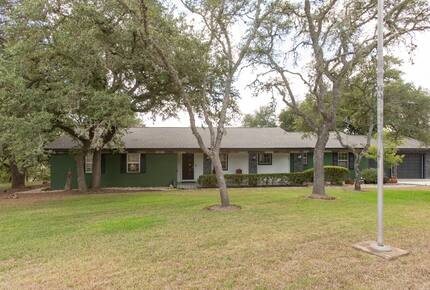 Refined Hill Country Retreat on 30 Acres - Driftwood, Texas
