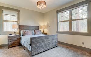 Modern Mountain Escape with Luxe Indoor-Outdoor Living - Bend, Oregon