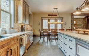 Modern Mountain Escape with Luxe Indoor-Outdoor Living - Bend, Oregon