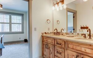 Modern Mountain Escape with Luxe Indoor-Outdoor Living - Bend, Oregon