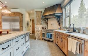 Modern Mountain Escape with Luxe Indoor-Outdoor Living - Bend, Oregon