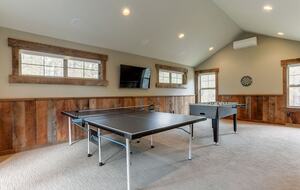 Modern Mountain Escape with Luxe Indoor-Outdoor Living - Bend, Oregon