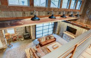 Modern Mountain Escape with Luxe Indoor-Outdoor Living - Bend, Oregon