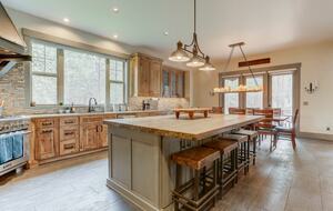 Modern Mountain Escape with Luxe Indoor-Outdoor Living - Bend, Oregon