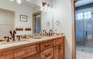 Modern Mountain Escape with Luxe Indoor-Outdoor Living - Bend, Oregon