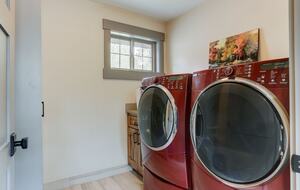 Modern Mountain Escape with Luxe Indoor-Outdoor Living - Bend, Oregon