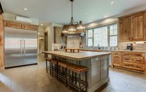 Modern Mountain Escape with Luxe Indoor-Outdoor Living - Bend, Oregon