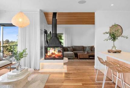 Elegant Light-Filled Residence with Scenic Views in Belmont - Geelong, Australia