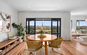 Elegant Light-Filled Residence with Scenic Views in Belmont - Geelong, Australia