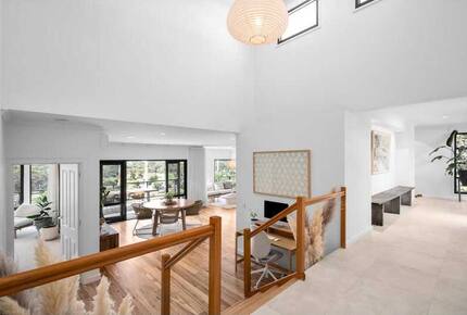 Elegant Light-Filled Residence with Scenic Views in Belmont - Geelong, Australia