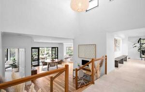 Elegant Light-Filled Residence with Scenic Views in Belmont - Geelong, Australia