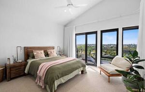 Elegant Light-Filled Residence with Scenic Views in Belmont - Geelong, Australia