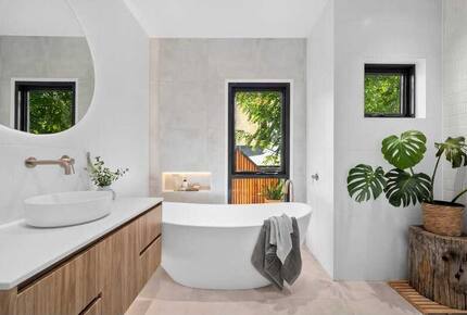 Elegant Light-Filled Residence with Scenic Views in Belmont - Geelong, Australia