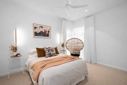 Elegant Light-Filled Residence with Scenic Views in Belmont - Geelong, Australia
