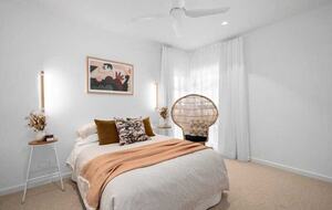 Elegant Light-Filled Residence with Scenic Views in Belmont - Geelong, Australia