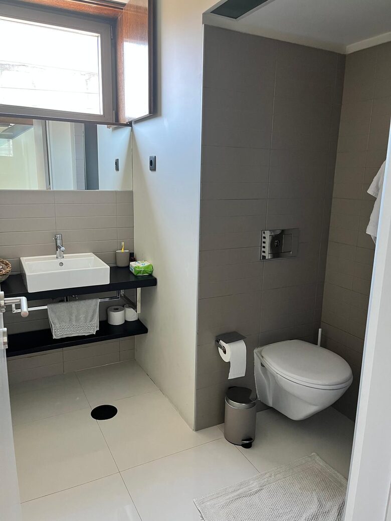 Skyline Serenity | A Contemporary Porto Townhouse - Porto, Portugal