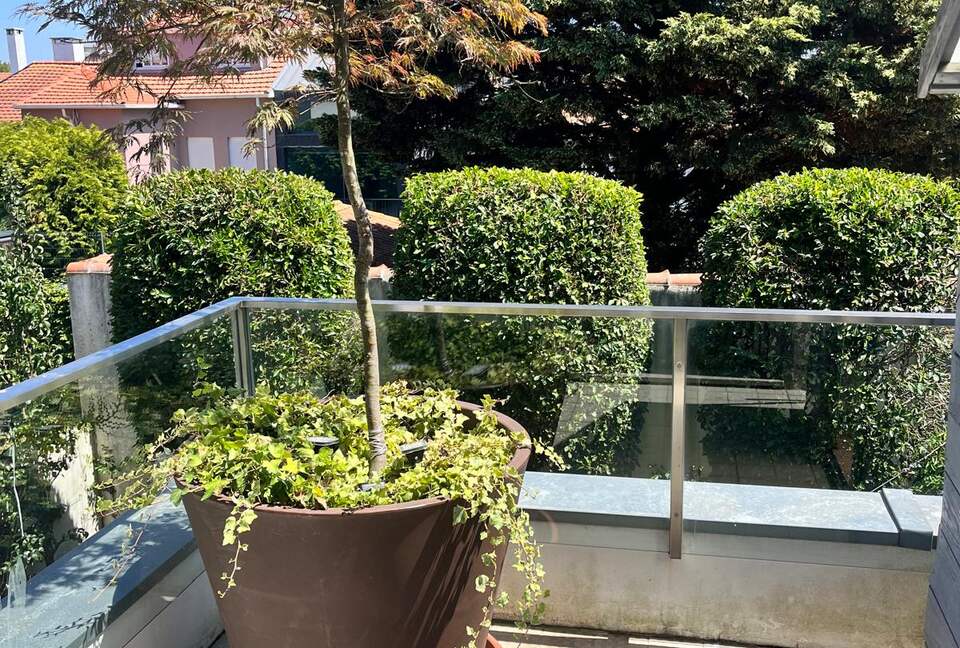 Skyline Serenity | A Contemporary Porto Townhouse - Porto, Portugal