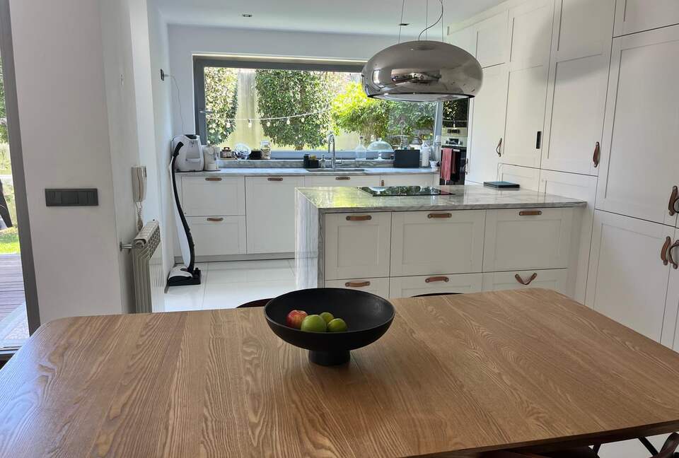 Skyline Serenity | A Contemporary Porto Townhouse - Porto, Portugal