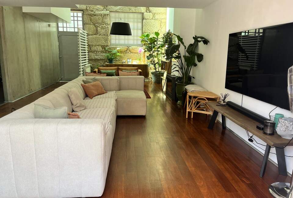 Skyline Serenity | A Contemporary Porto Townhouse - Porto, Portugal