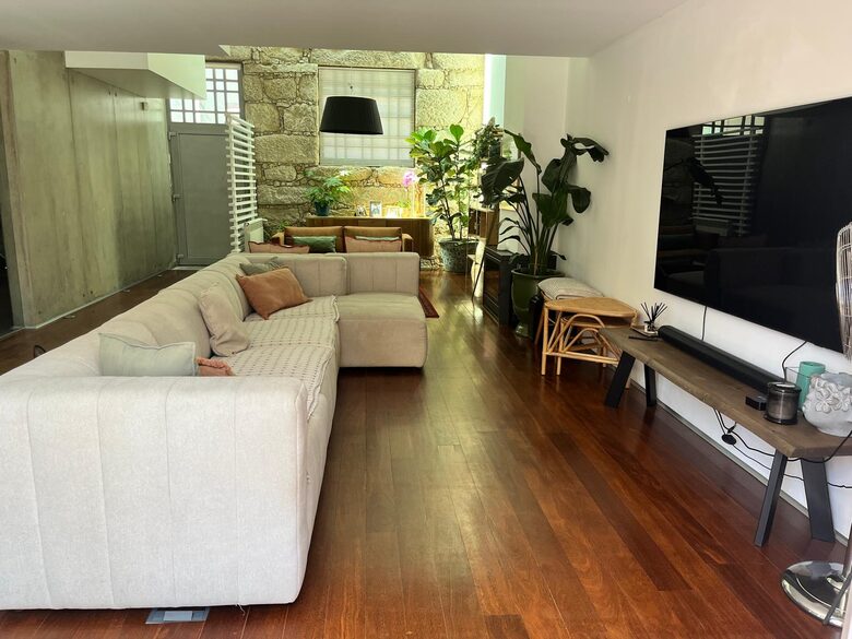 Skyline Serenity | A Contemporary Porto Townhouse - Porto, Portugal