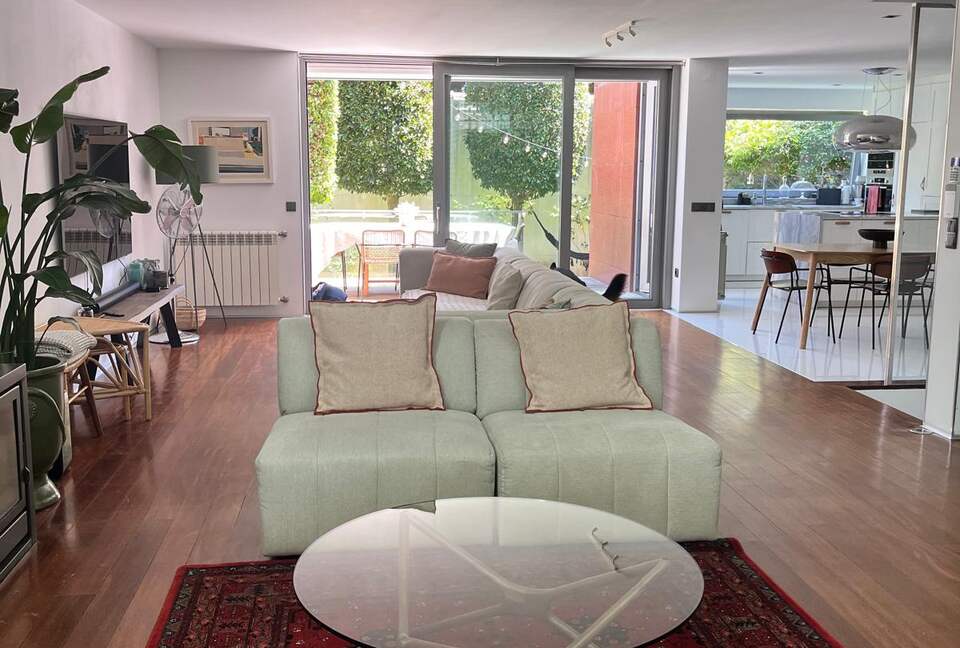 Skyline Serenity | A Contemporary Porto Townhouse - Porto, Portugal