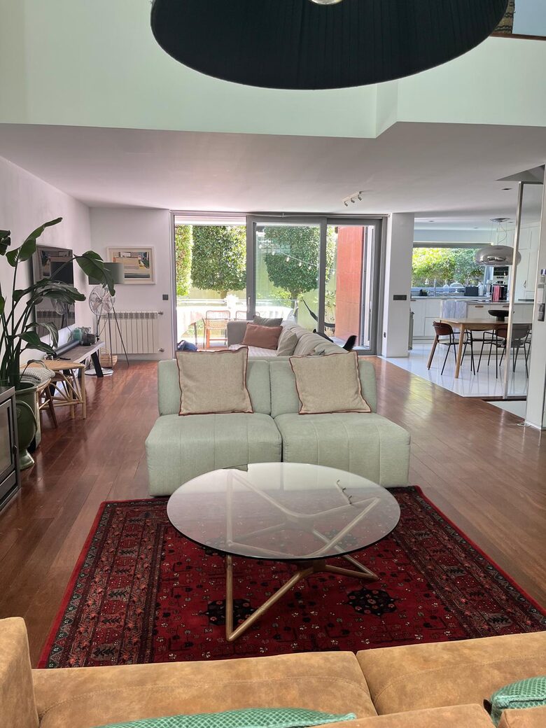 Skyline Serenity | A Contemporary Porto Townhouse - Porto, Portugal