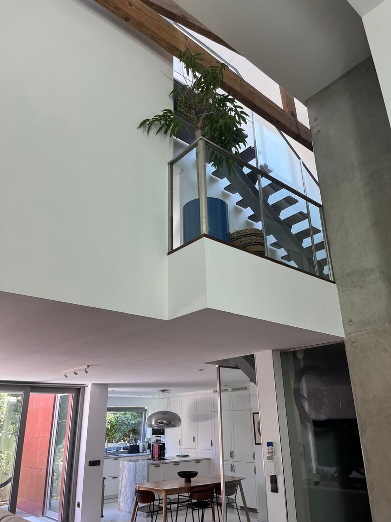 Skyline Serenity | A Contemporary Porto Townhouse - Porto, Portugal