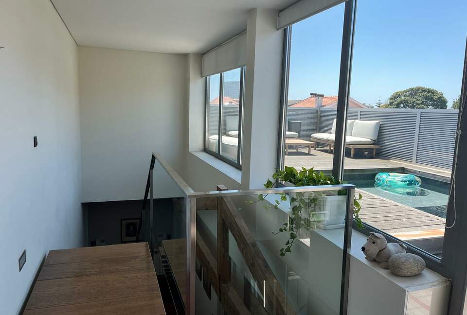Skyline Serenity | A Contemporary Porto Townhouse - Porto, Portugal