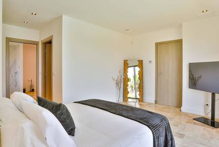 Algarve Waterfront Villa with pool - Faro, Portugal