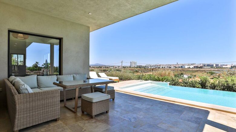 Algarve Waterfront Villa with pool - Faro, Portugal