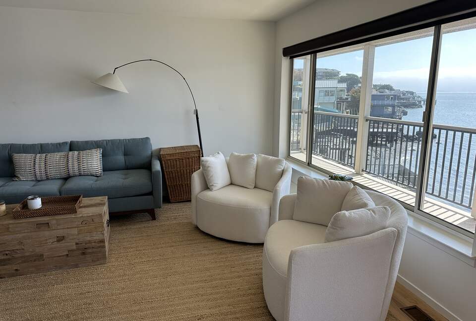 San Francisco Bay Waterfront Apartment - Tiburon, California