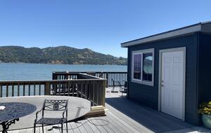 San Francisco Bay Waterfront Apartment - Tiburon, California