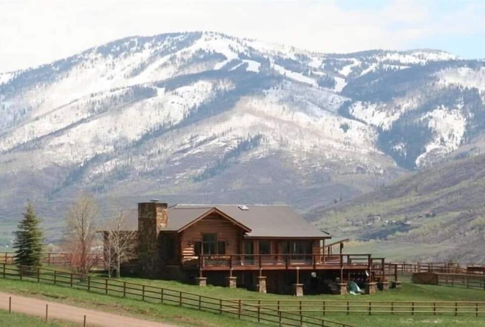 Luxury Log Ranch with Hot Tub, Sauna & Horse Facilities near Steamboat - Steamboat Springs, Colorado