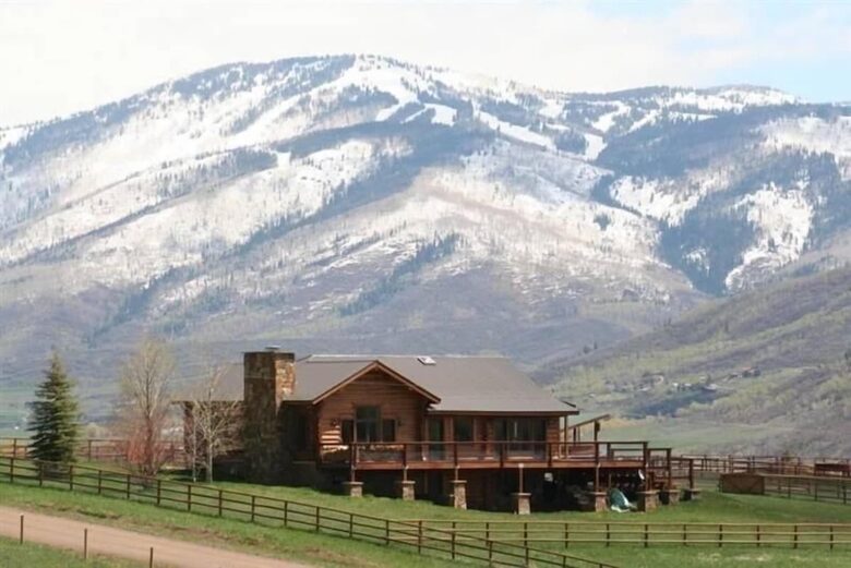 Luxury Log Ranch with Hot Tub, Sauna & Horse Facilities near Steamboat - Steamboat Springs, Colorado