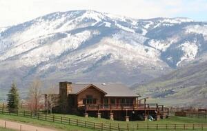 Luxury Log Ranch with Hot Tub, Sauna & Horse Facilities near Steamboat - Steamboat Springs, Colorado