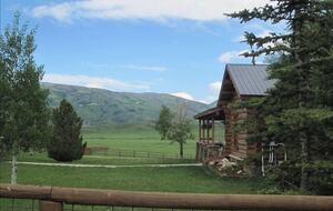 Luxury Log Ranch with Hot Tub, Sauna & Horse Facilities near Steamboat - Steamboat Springs, Colorado